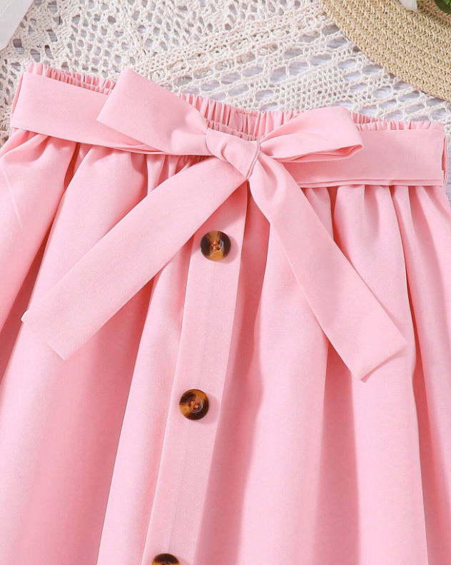 Conjunto de top de manga corta con impresión de personaje floral y falda con botones para niña joven