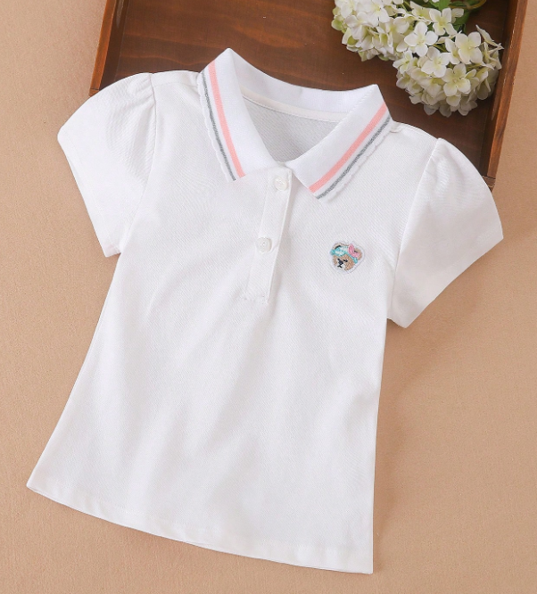 Camisa polo para niña con aplicaciones y ribete de rayas