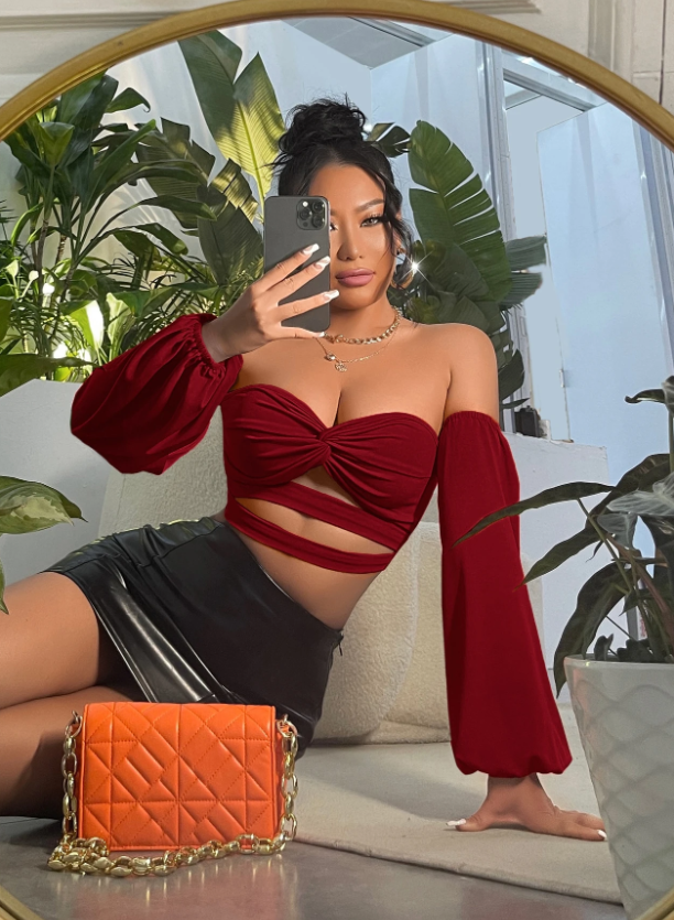 SHEIN SXY Top Corto Sexy Con Hombros Descubiertos Y Corte Delantero Torcido De Verano