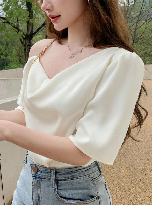 DAZY Camiseta de manga corta y cuello drapeado para mujer de unicolor