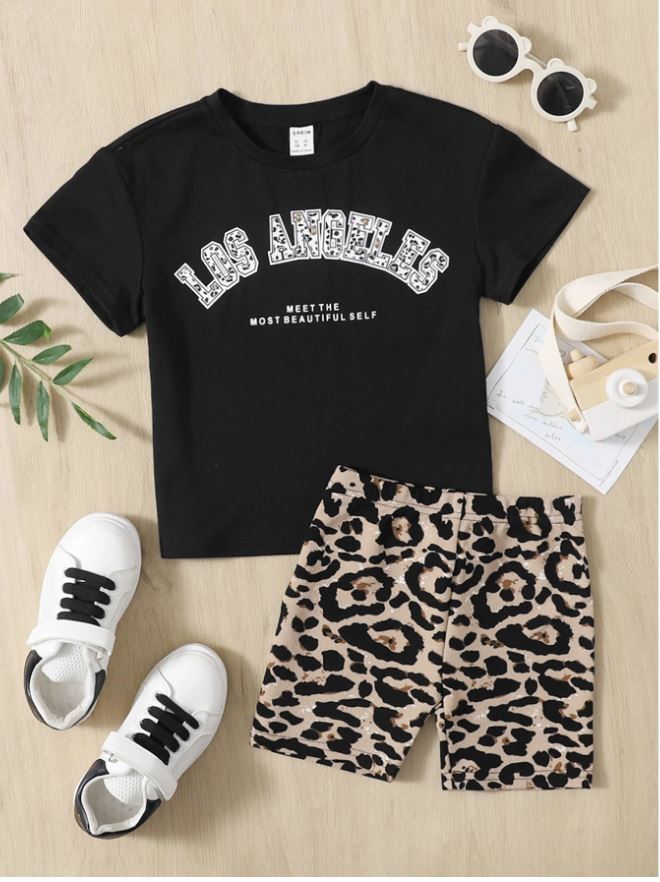 SHEIN Camiseta Con Estampado De Leopardo Y Eslogan Y Shorts Para Niña Joven