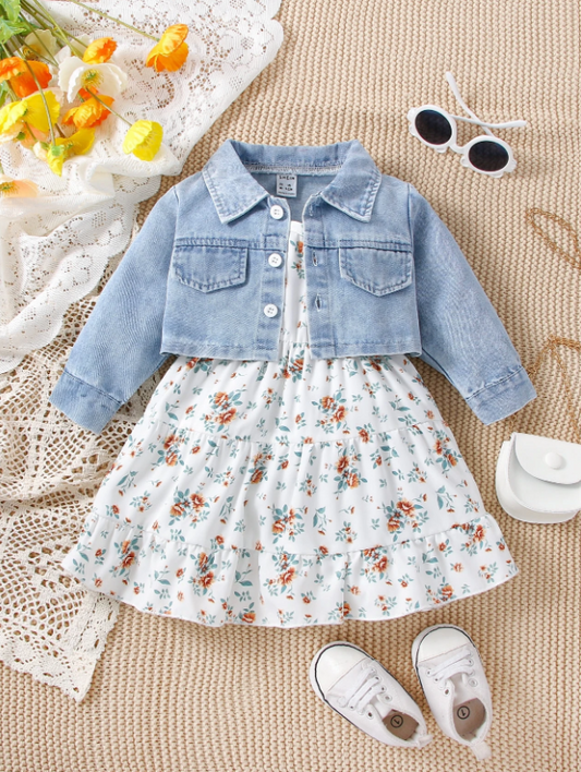 Chaqueta de mezclilla con solapa para niña pequeña y vestido cami de flores con dobladillo de volantes