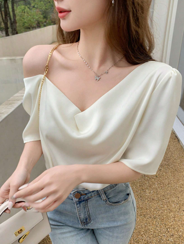 DAZY Camiseta de manga corta y cuello drapeado para mujer de unicolor