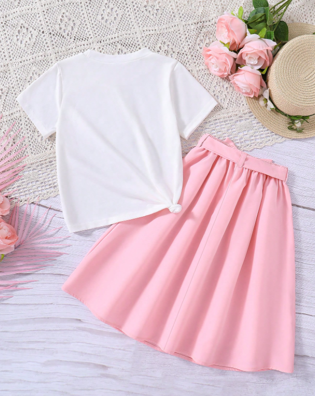 Conjunto de top de manga corta con impresión de personaje floral y falda con botones para niña joven