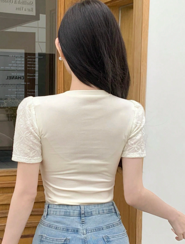 DAZY Camiseta de manga corta con cuello redondo y aplicación de encaje para mujer, ideal para Nochevieja