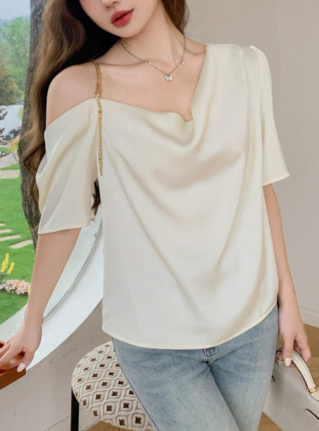 DAZY Camiseta de manga corta y cuello drapeado para mujer de unicolor