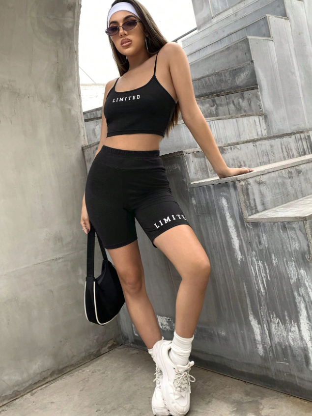 Conjunto top de tirantes con estampado de letra con shorts biker