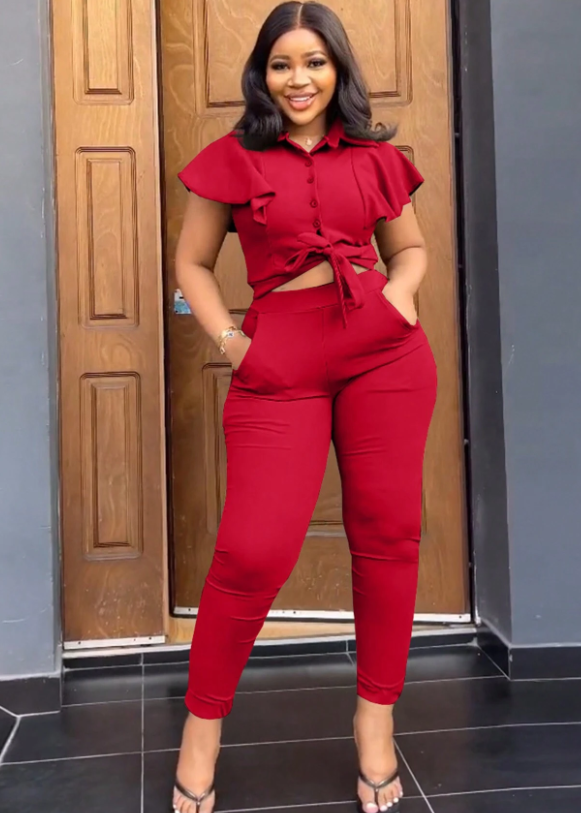 amisa de cuello de solapa elegante con mangas con volantes y conjunto de dos piezas de dama elegante con bolsillos, pantalones largos de ajuste delgado de traje deportivo casual