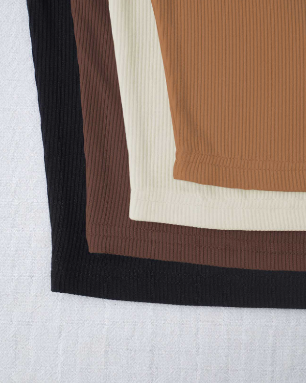 Set de 4 tops sin mangas de tirantes anchos de unicolor con cuello en U